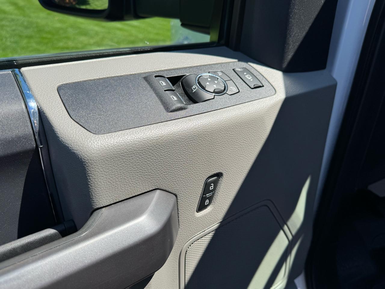 Ford Super Duty F-450 DRW XLT 4WD Reg Cab 145" WB 60" CA XLT 2022