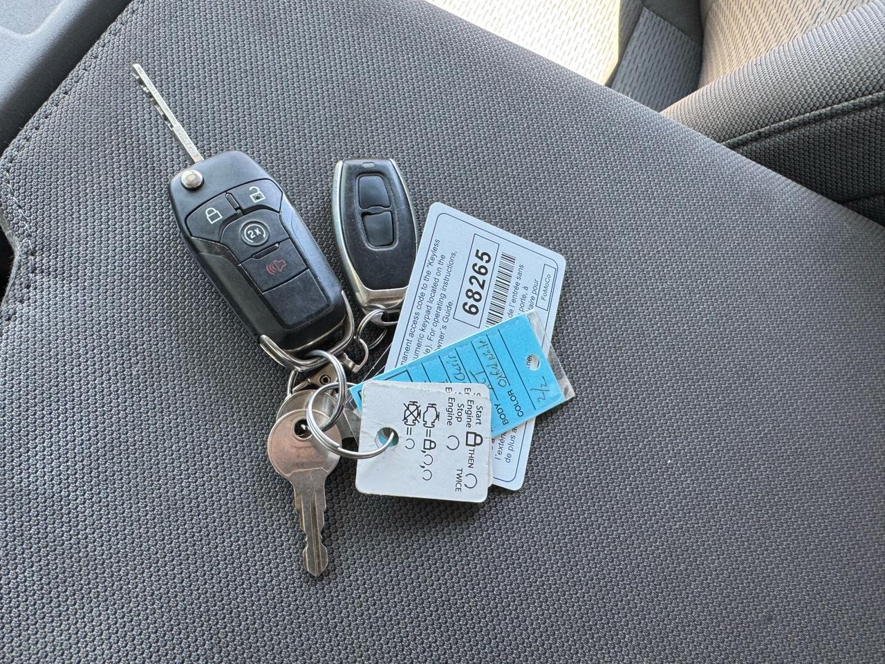 Ford Super Duty F-450 DRW XLT 4WD Reg Cab 145" WB 60" CA XLT 2022