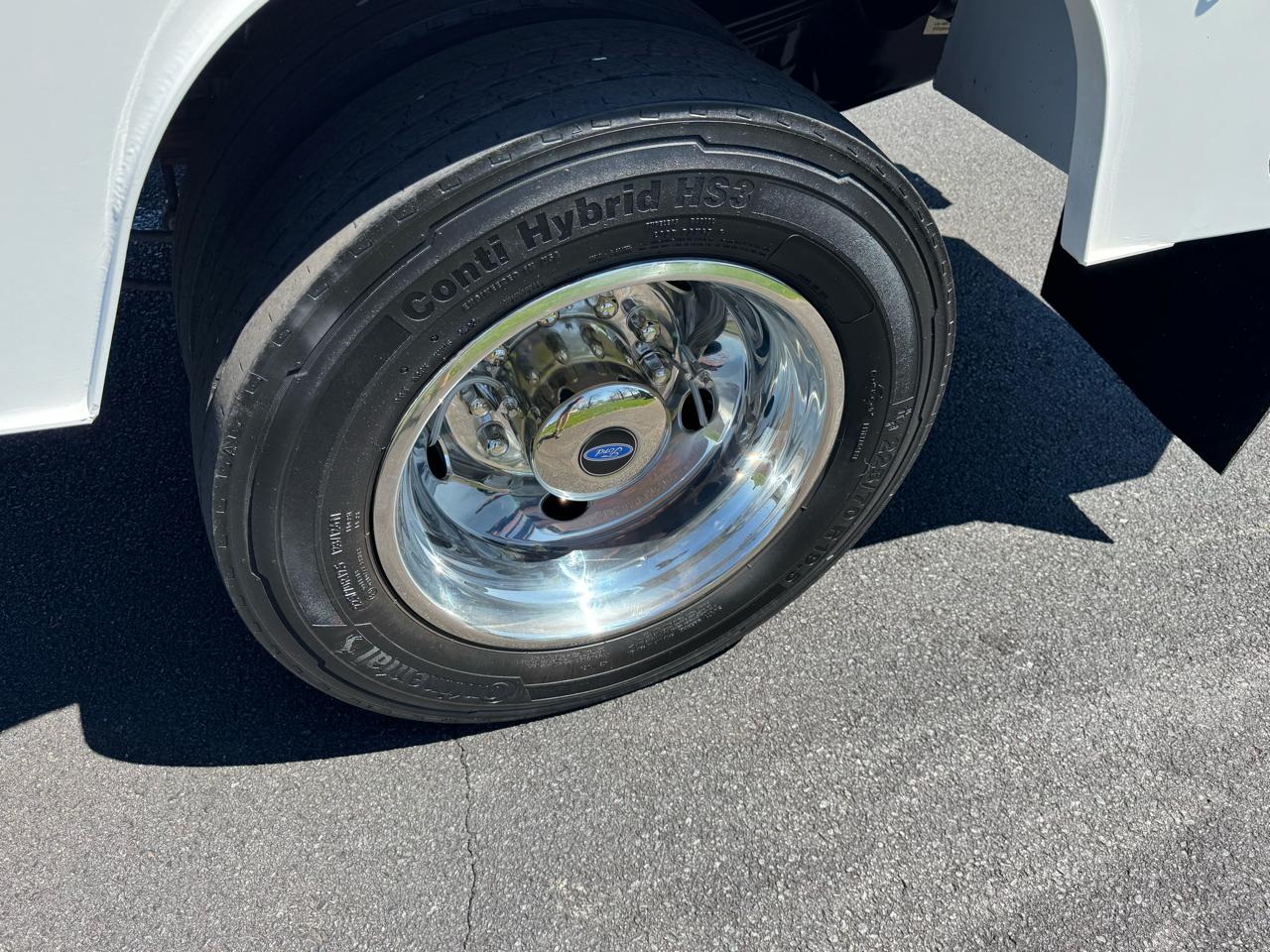 Ford Super Duty F-450 DRW XLT 4WD Reg Cab 145" WB 60" CA XLT 2022