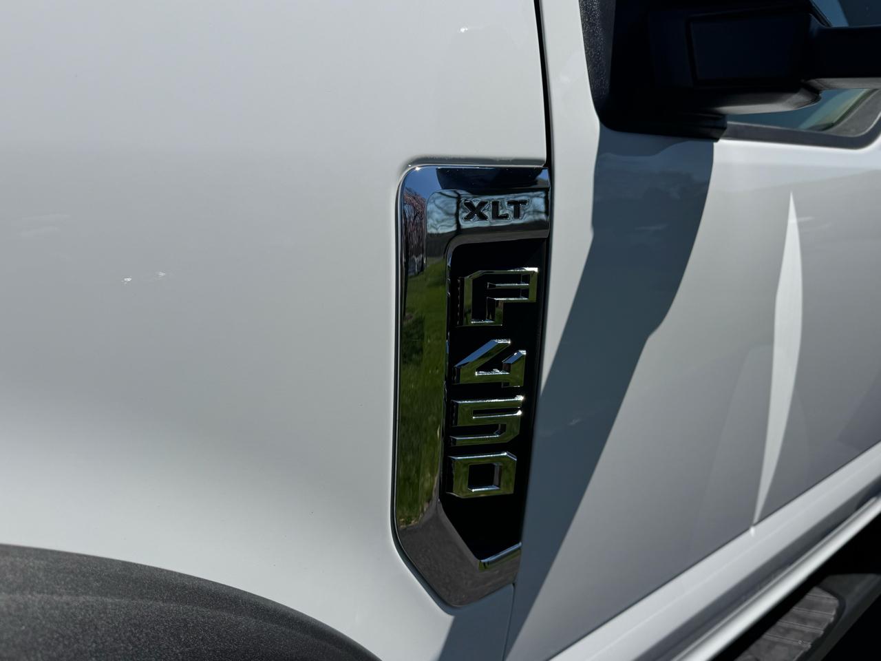 Ford Super Duty F-450 DRW XLT 4WD Reg Cab 145" WB 60" CA XLT 2022