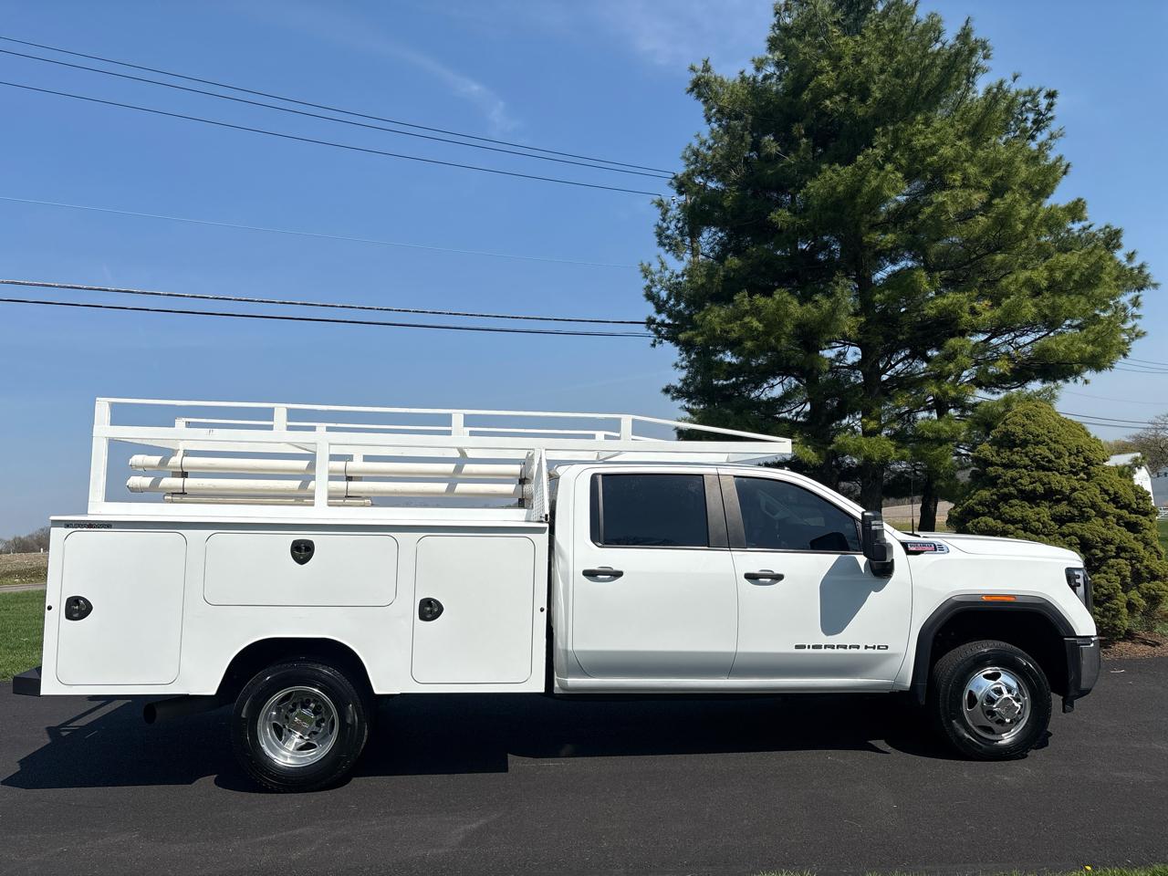 GMC Sierra 3500HD CC 4WD Crew Cab 177" WB, 60" CA Pro 2024