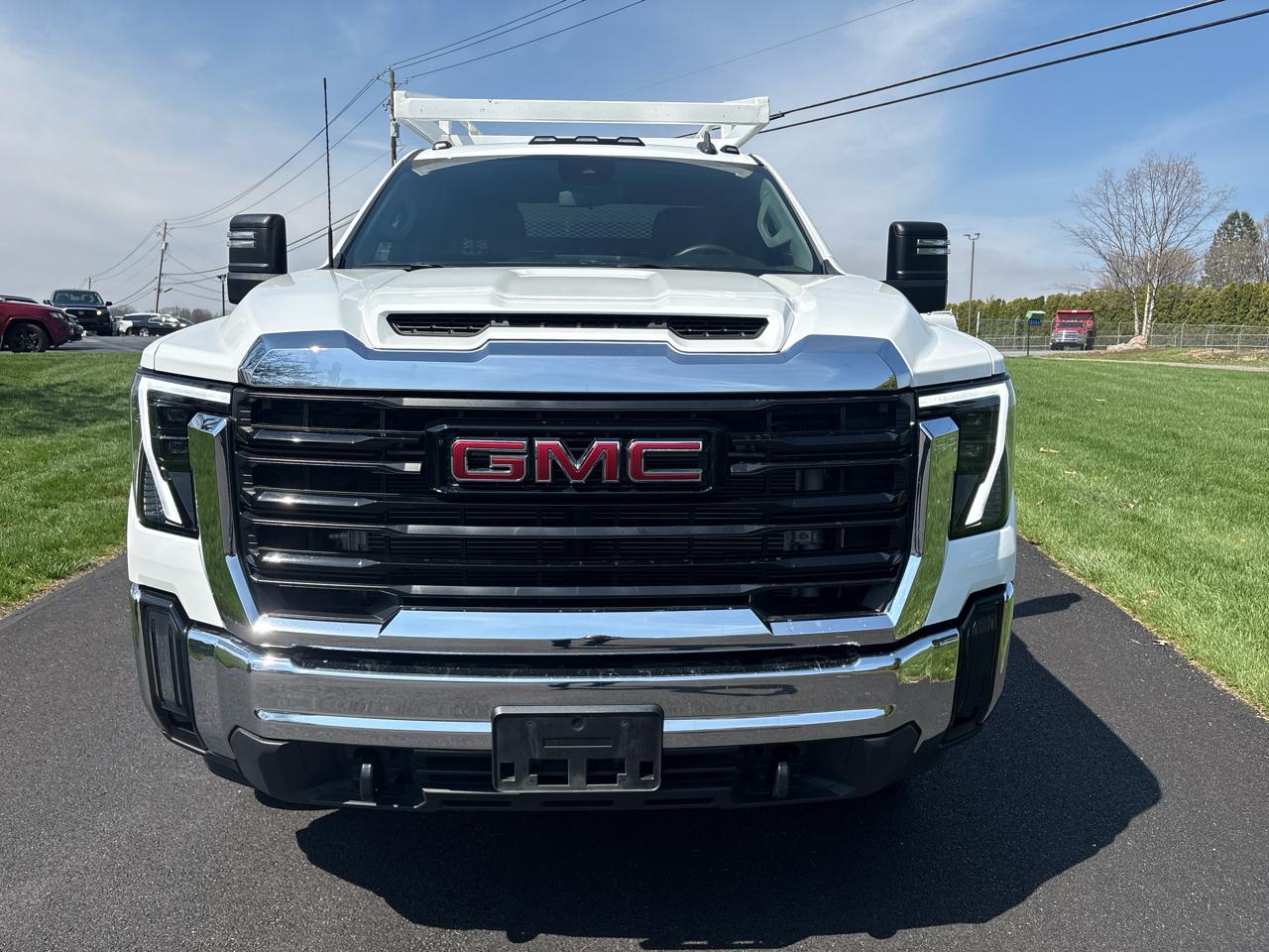 GMC Sierra 3500HD CC 4WD Crew Cab 177" WB, 60" CA Pro 2024