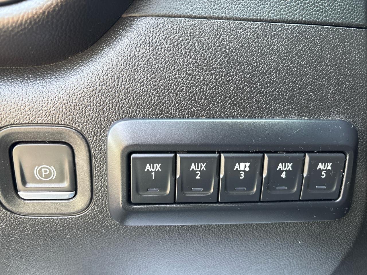 GMC Sierra 3500HD CC 4WD Crew Cab 177" WB, 60" CA Pro 2024