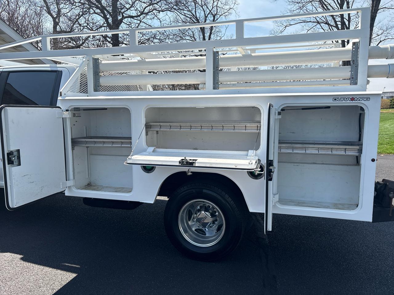 GMC Sierra 3500HD CC 4WD Crew Cab 177" WB, 60" CA Pro 2024