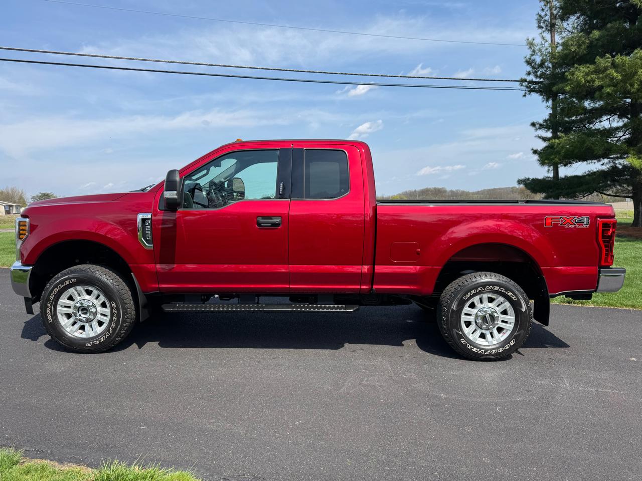 Ford Super Duty F-250 SRW XLT 4WD SuperCab 6.75' Box 2019