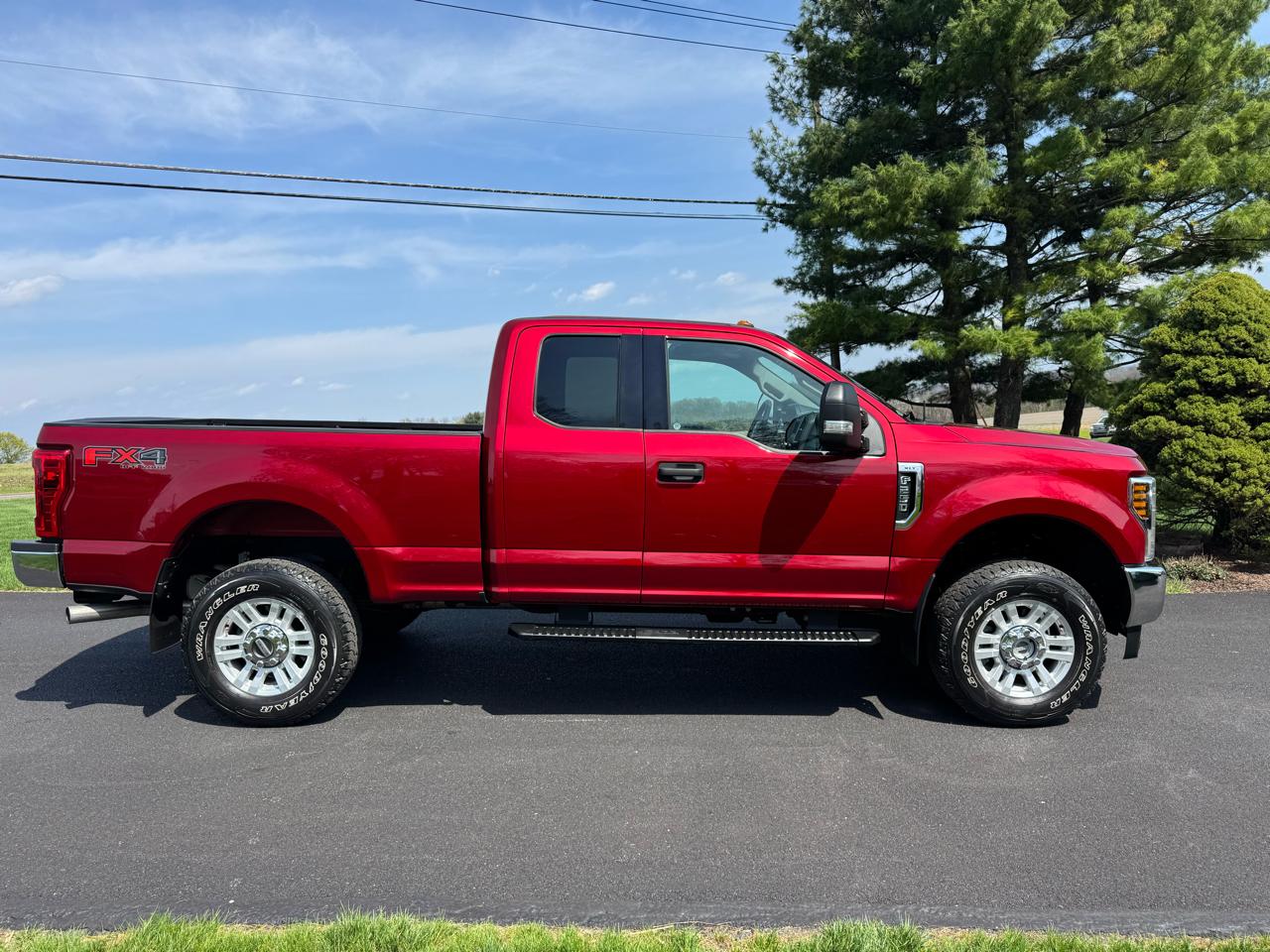 Ford Super Duty F-250 SRW XLT 4WD SuperCab 6.75' Box 2019