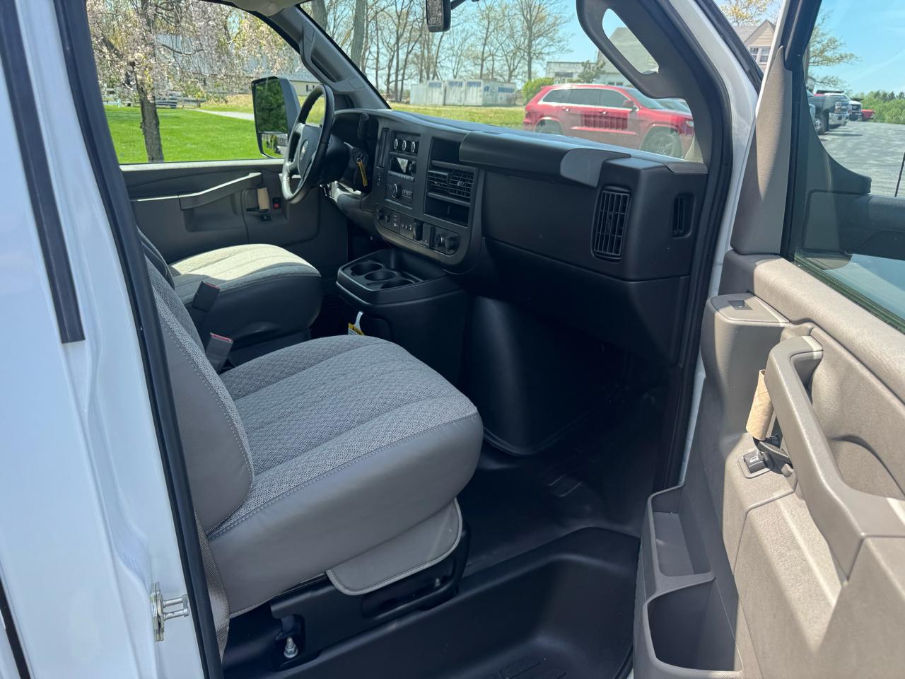 Chevrolet Express Commercial Cutaway 3500 Van 159" 2022