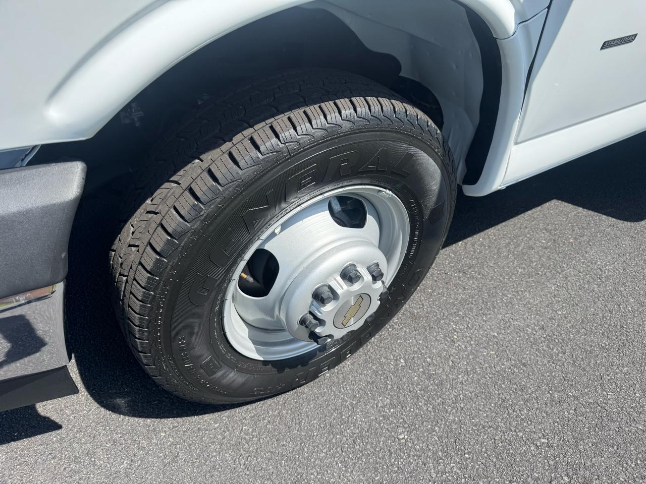 Chevrolet Express Commercial Cutaway 3500 Van 159" 2022