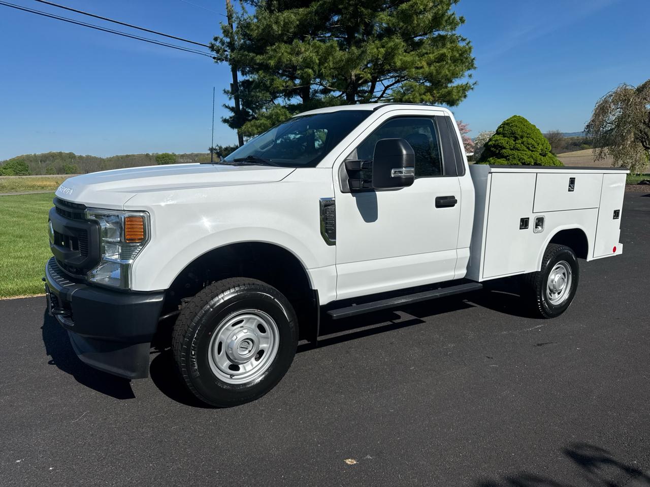 Ford Super Duty F-250 SRW XL 4WD Reg Cab 8' Box 2022