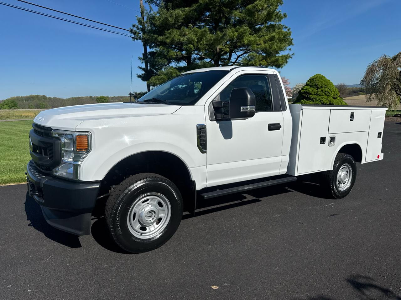 Ford Super Duty F-250 SRW XL 4WD Reg Cab 8' Box 2022