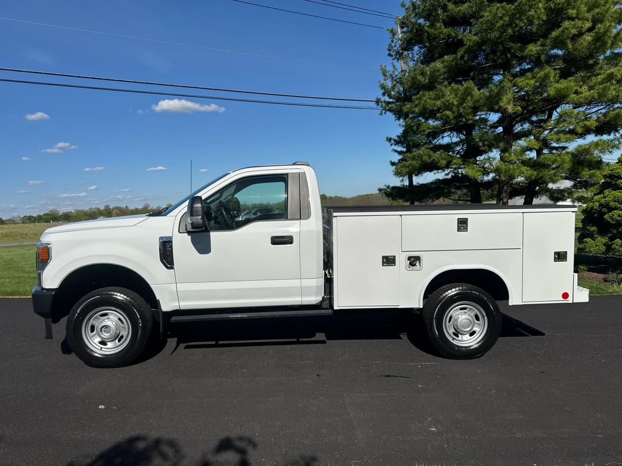 Ford Super Duty F-250 SRW XL 4WD Reg Cab 8' Box 2022