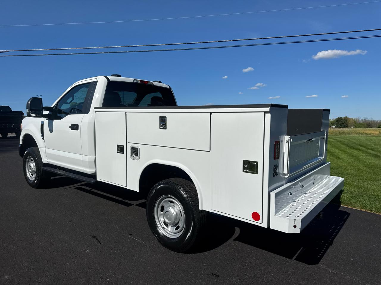 Ford Super Duty F-250 SRW XL 4WD Reg Cab 8' Box 2022