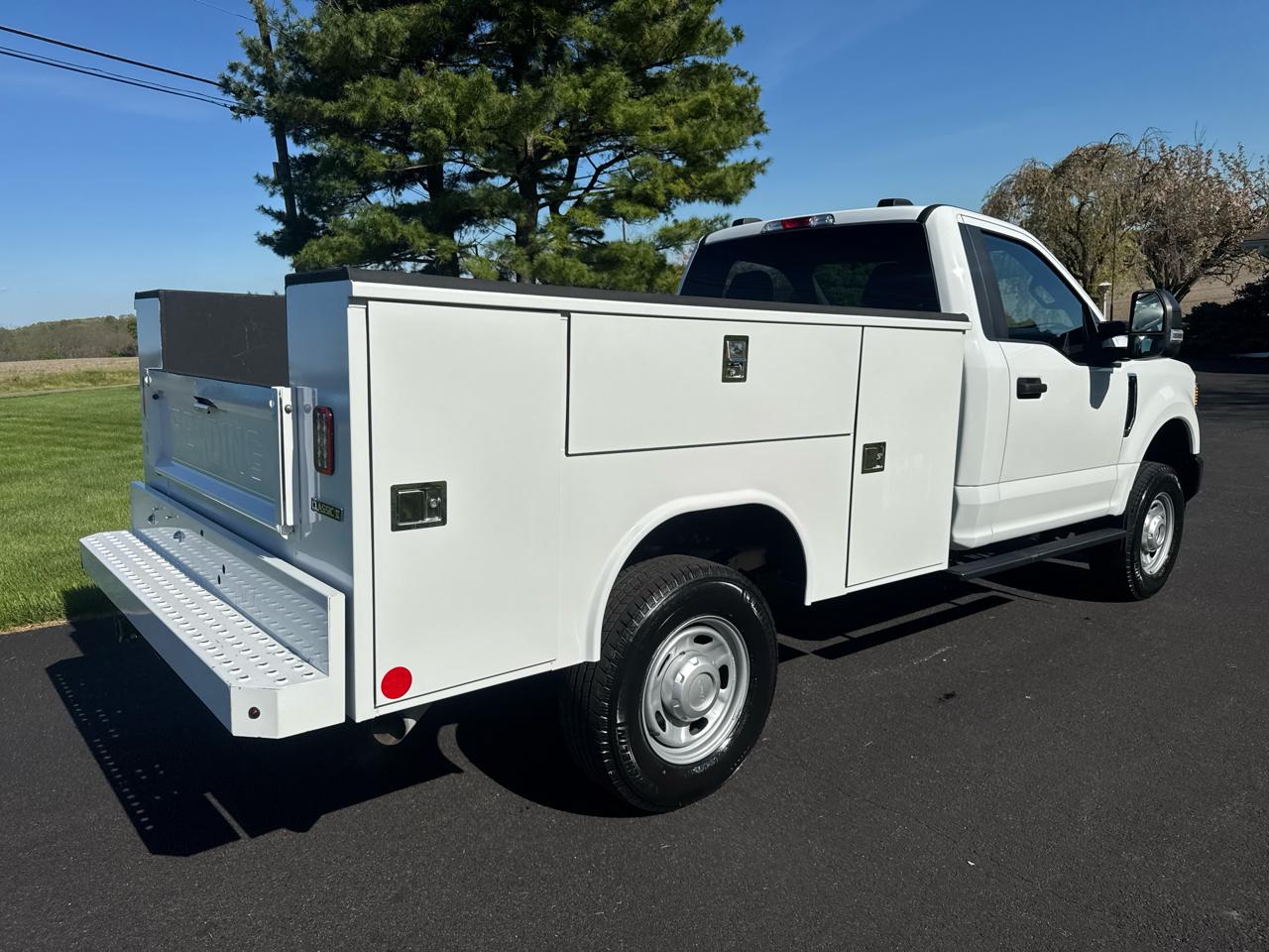 Ford Super Duty F-250 SRW XL 4WD Reg Cab 8' Box 2022