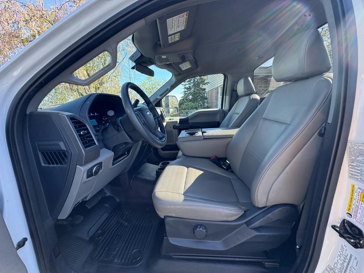 Ford Super Duty F-250 SRW XL 4WD Reg Cab 8' Box 2022