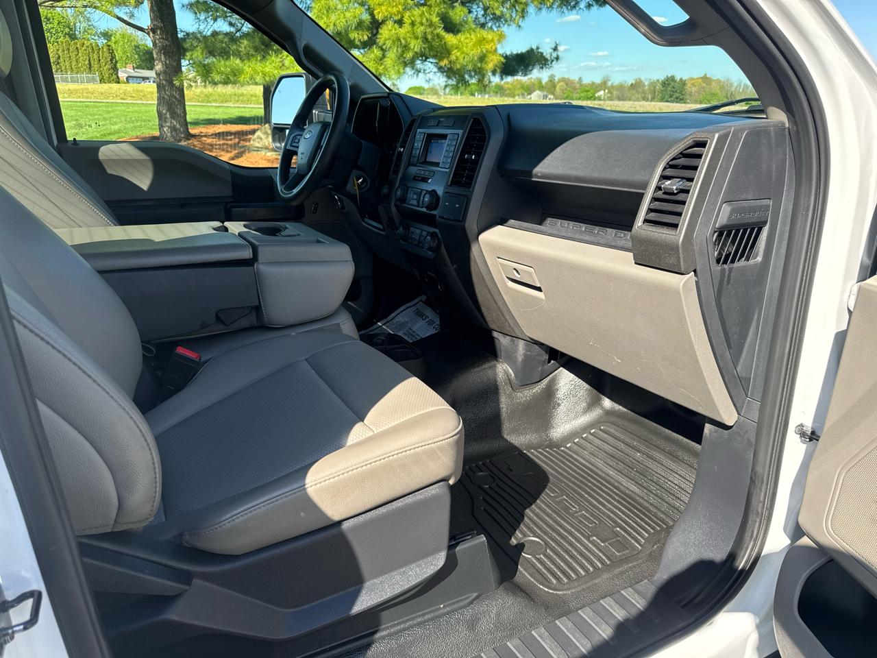 Ford Super Duty F-250 SRW XL 4WD Reg Cab 8' Box 2022