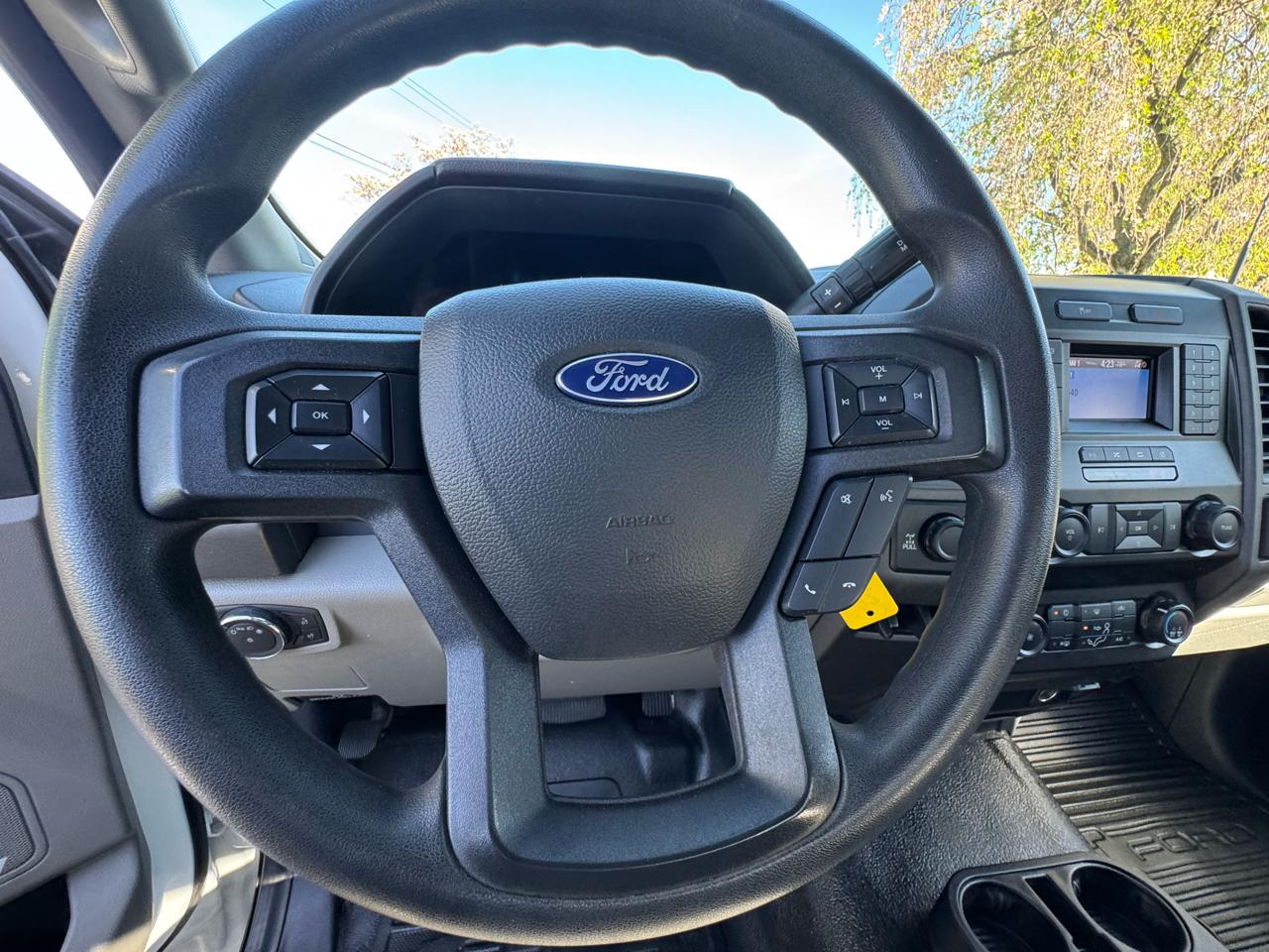 Ford Super Duty F-250 SRW XL 4WD Reg Cab 8' Box 2022