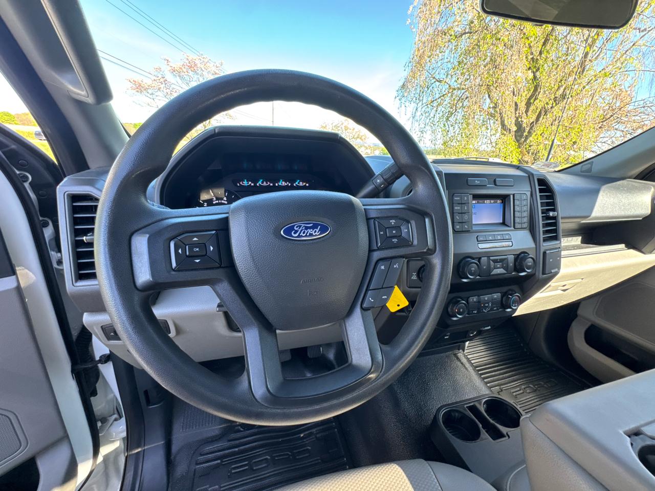 Ford Super Duty F-250 SRW XL 4WD Reg Cab 8' Box 2022