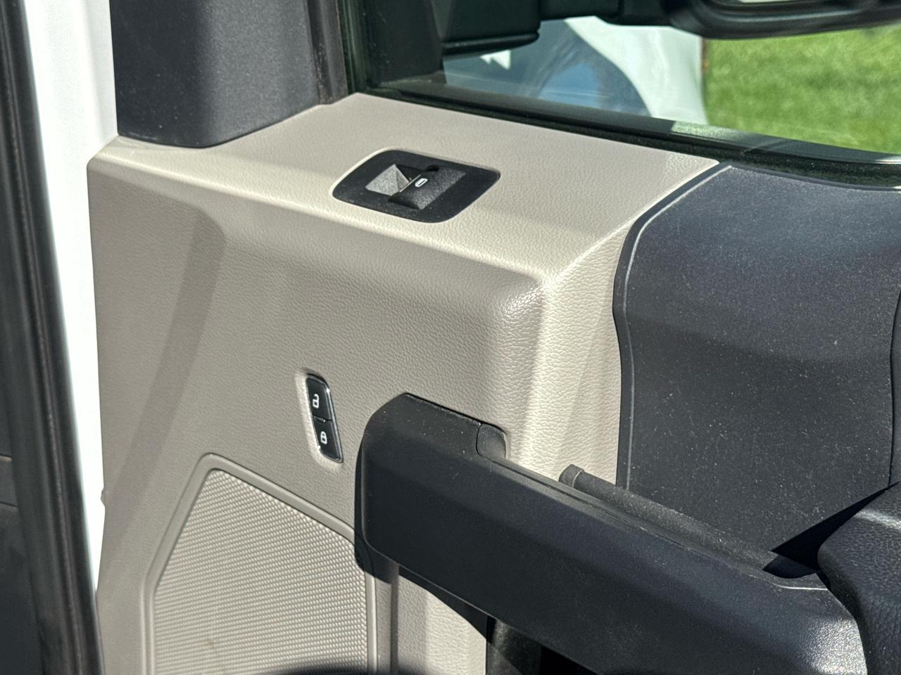 Ford Super Duty F-250 SRW XL 4WD Reg Cab 8' Box 2022