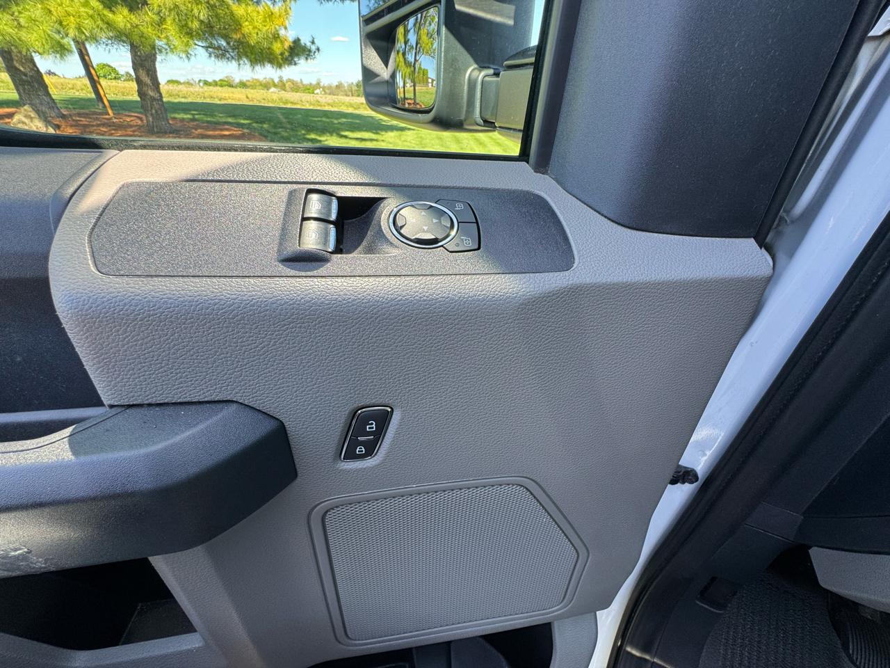 Ford Super Duty F-250 SRW XL 4WD Reg Cab 8' Box 2022