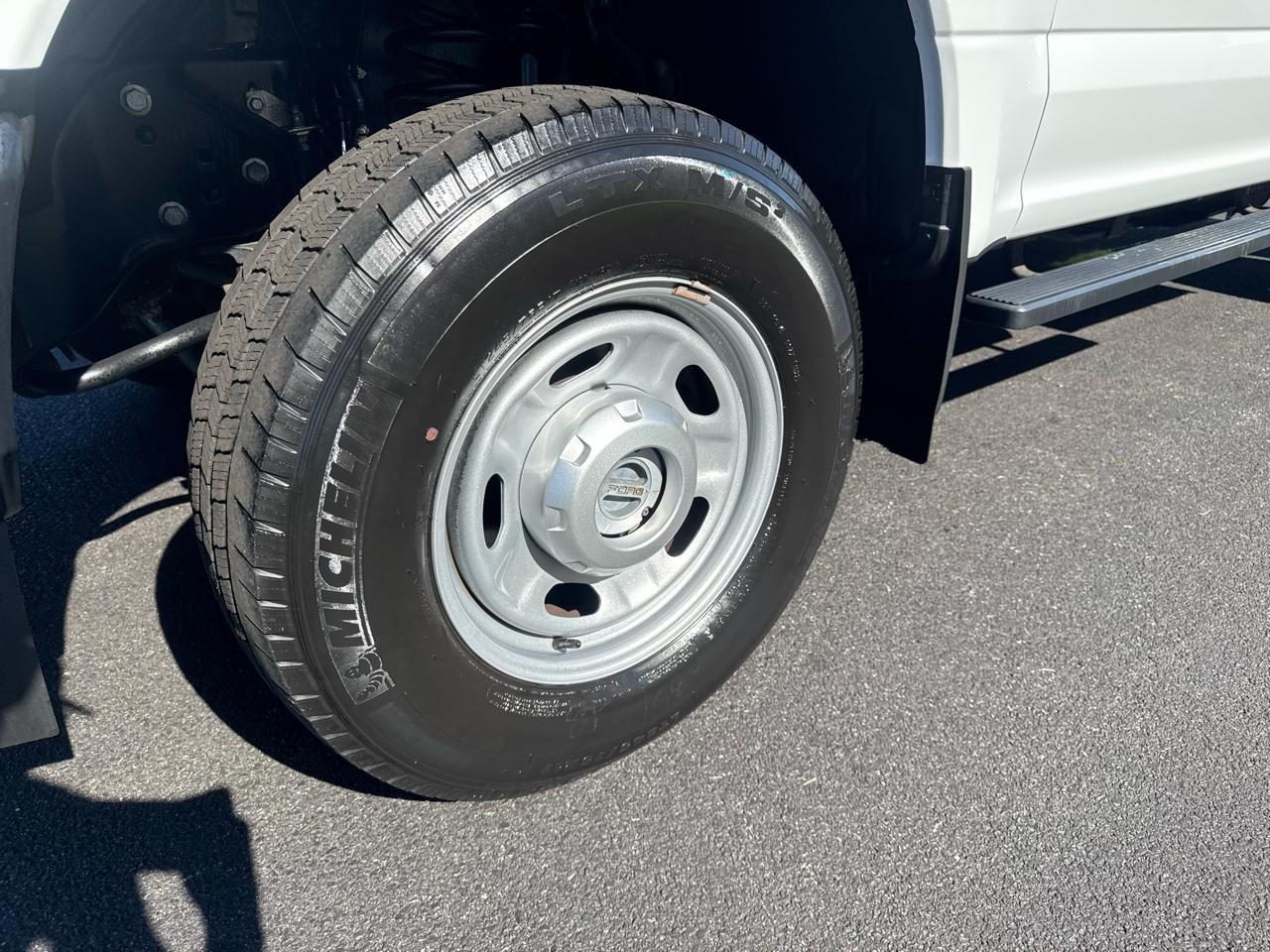 Ford Super Duty F-250 SRW XL 4WD Reg Cab 8' Box 2022