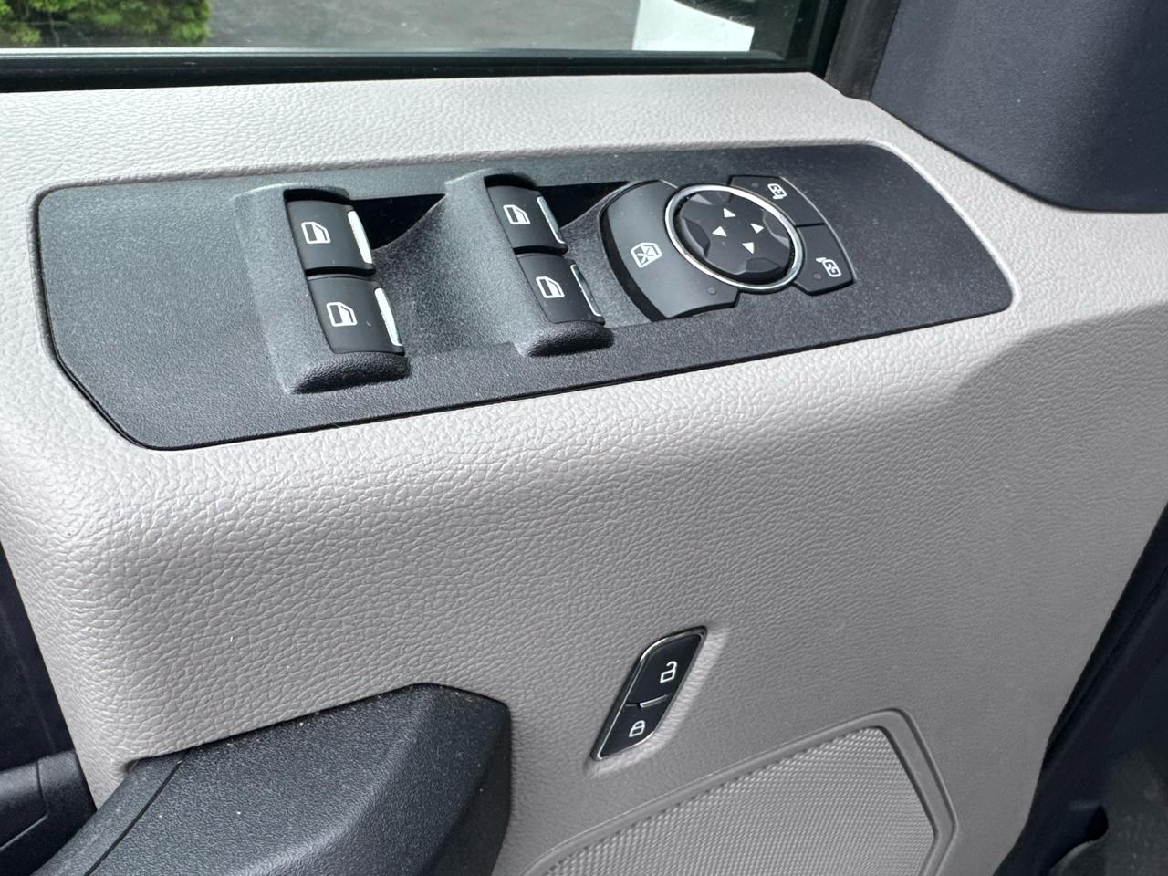 Ford Super Duty F-350 SRW  2022