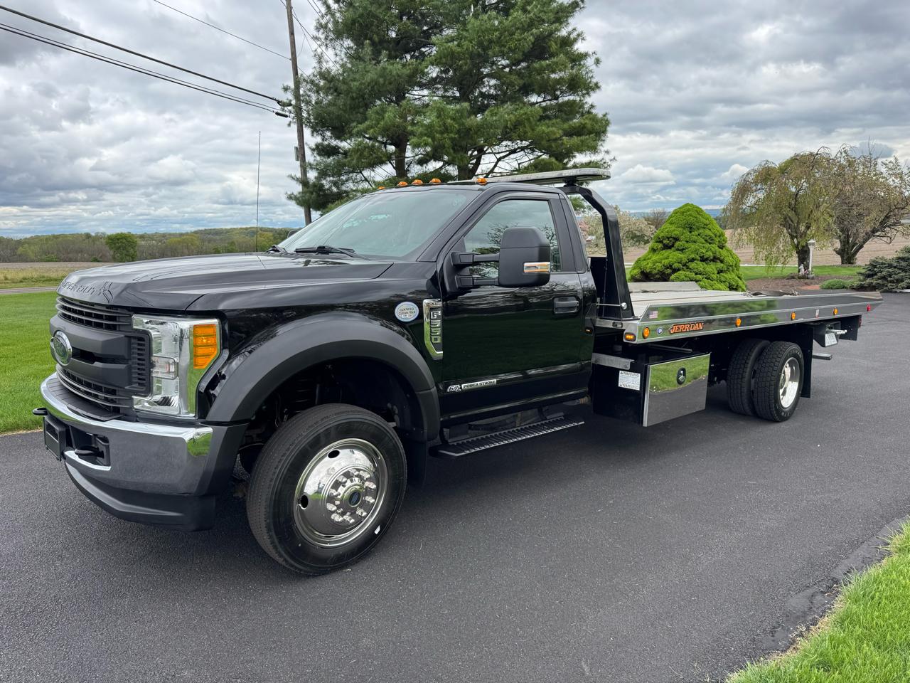 Ford Super Duty F-550 DRW XL 4WD Reg Cab 145" WB 60" CA 2017
