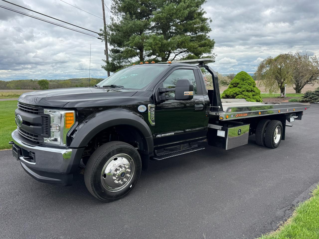 Ford Super Duty F-550 DRW XL 4WD Reg Cab 145" WB 60" CA 2017