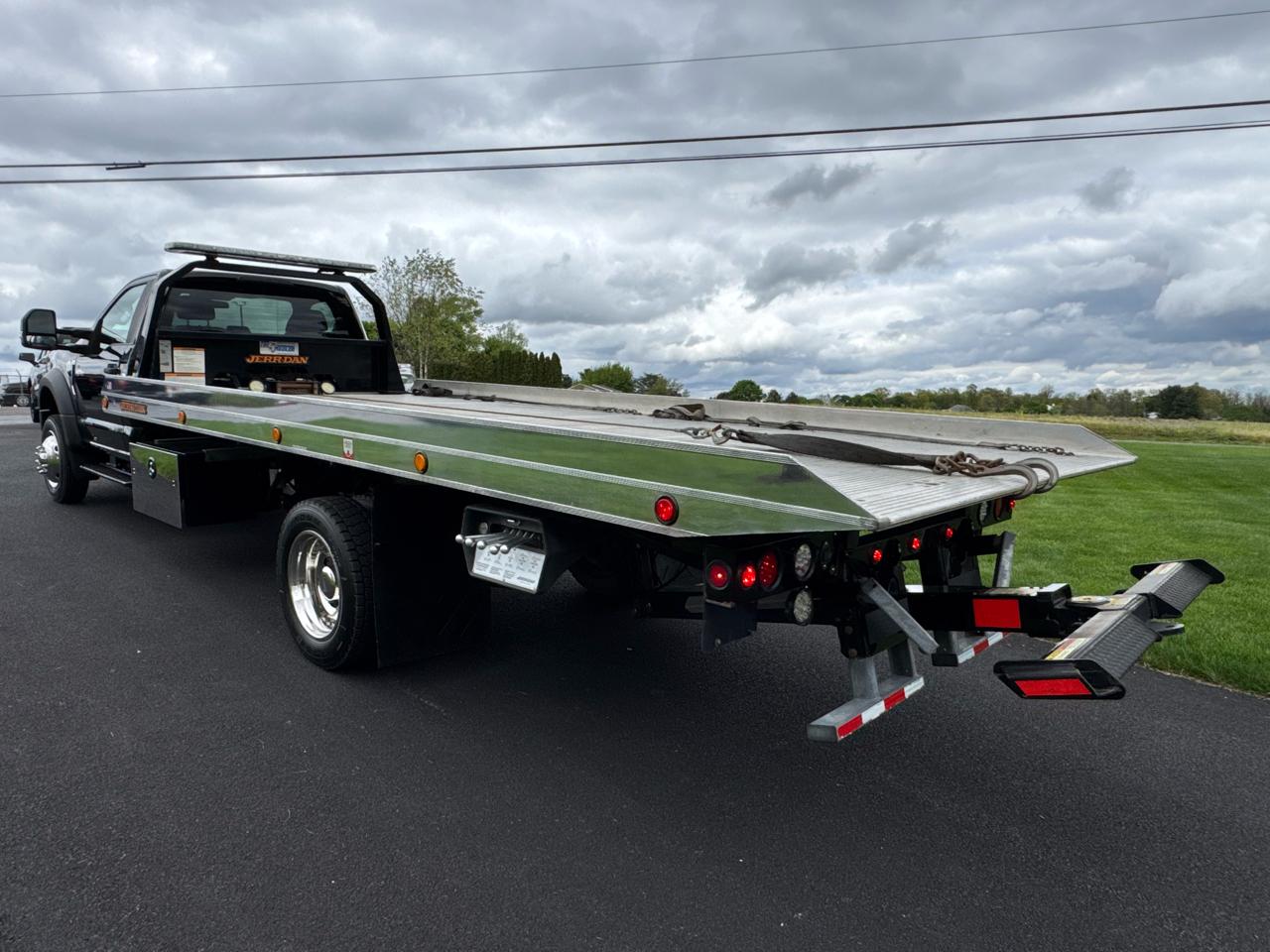 Ford Super Duty F-550 DRW XL 4WD Reg Cab 145" WB 60" CA 2017