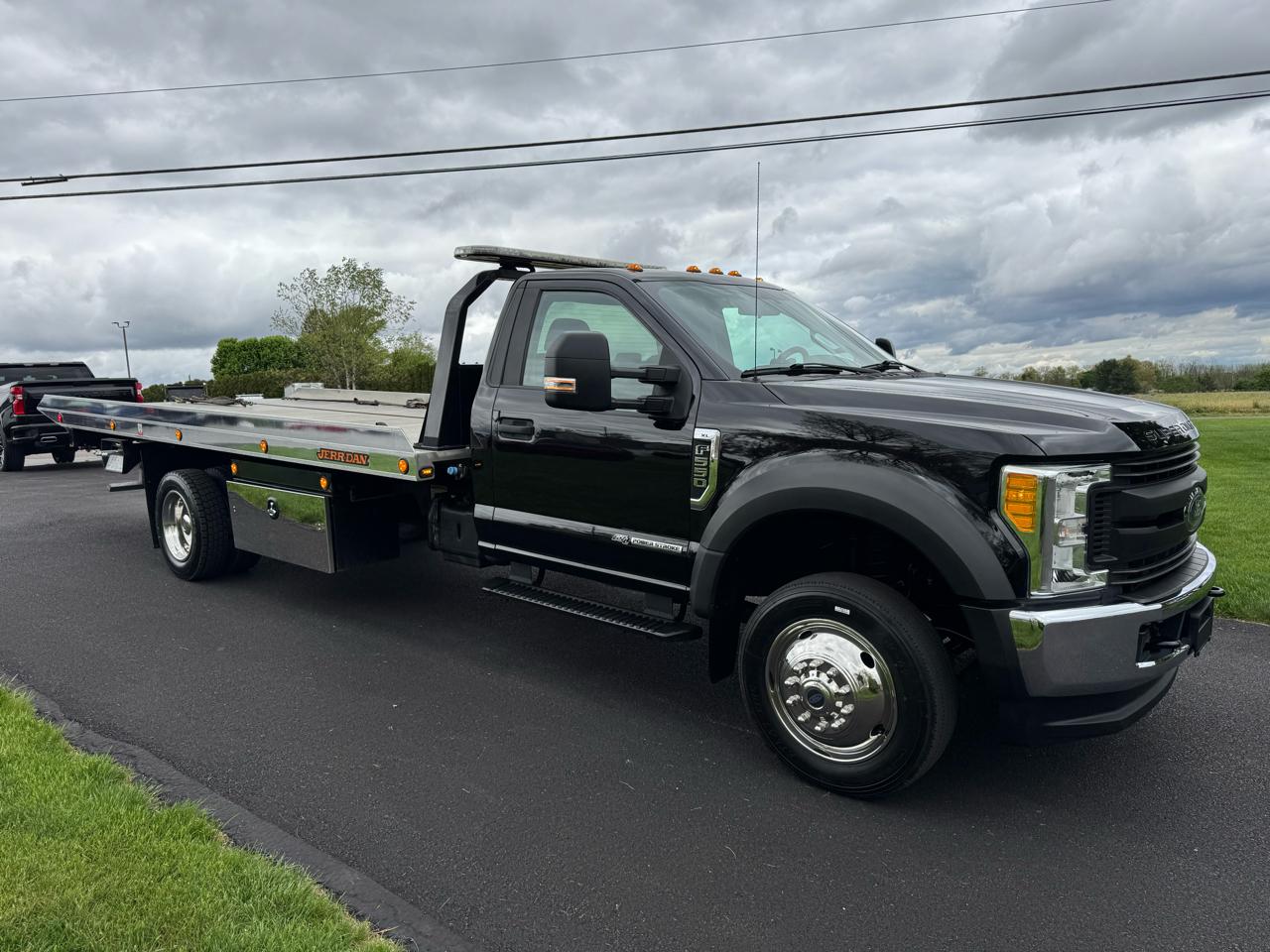 Ford Super Duty F-550 DRW XL 4WD Reg Cab 145" WB 60" CA 2017