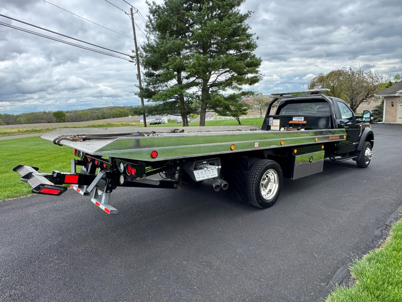 Ford Super Duty F-550 DRW XL 4WD Reg Cab 145" WB 60" CA 2017
