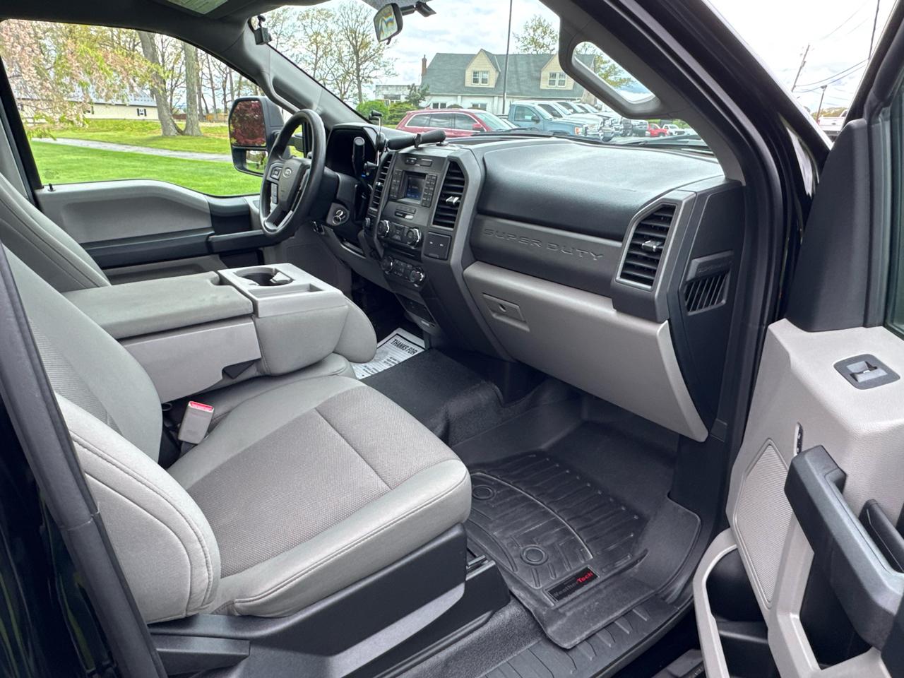 Ford Super Duty F-550 DRW XL 4WD Reg Cab 145" WB 60" CA 2017