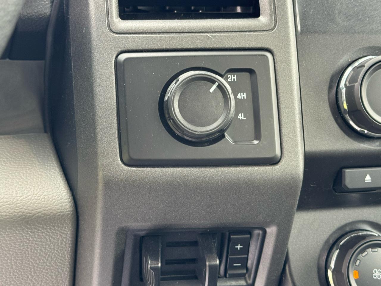 Ford Super Duty F-550 DRW XL 4WD Reg Cab 145" WB 60" CA 2017