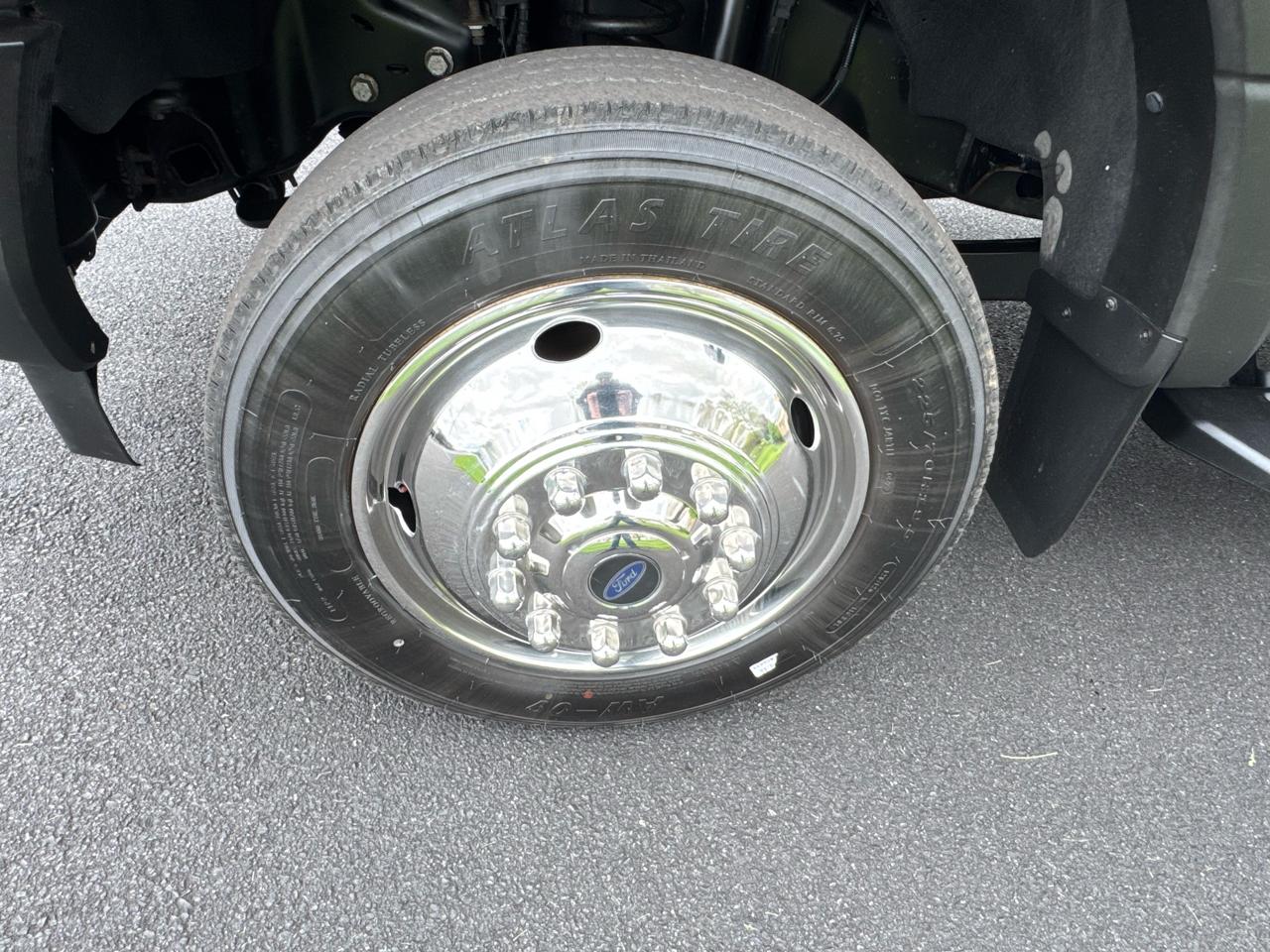 Ford Super Duty F-550 DRW XL 4WD Reg Cab 145" WB 60" CA 2017
