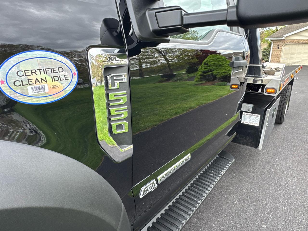 Ford Super Duty F-550 DRW XL 4WD Reg Cab 145" WB 60" CA 2017
