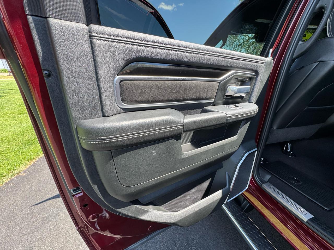 RAM 2500 Laramie 4x4 Crew Cab 6'4" Box 2020