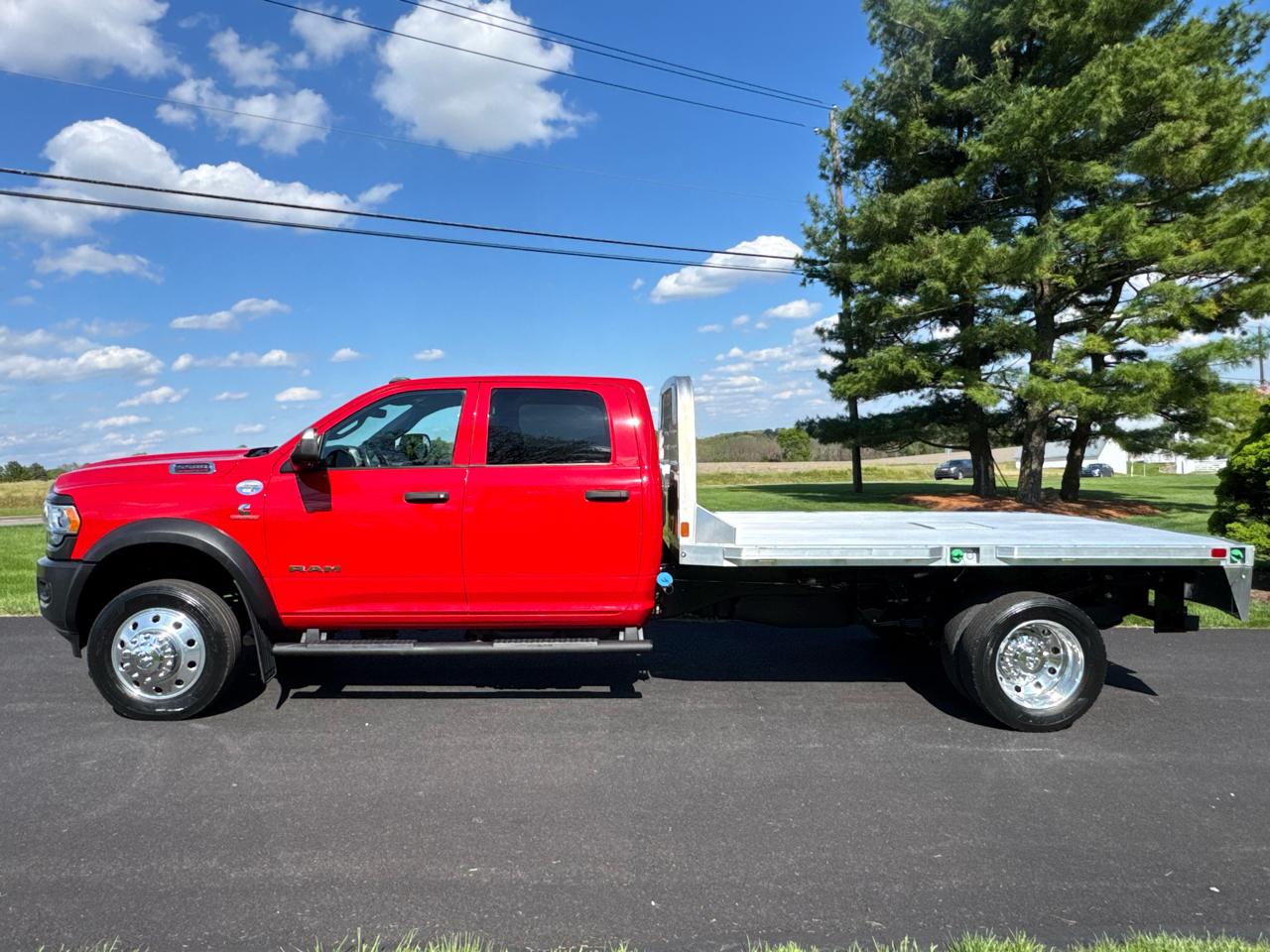 RAM 5500 Chassis Cab Tradesman 4x4 Crew Cab 84" CA 197.4" WB 2022