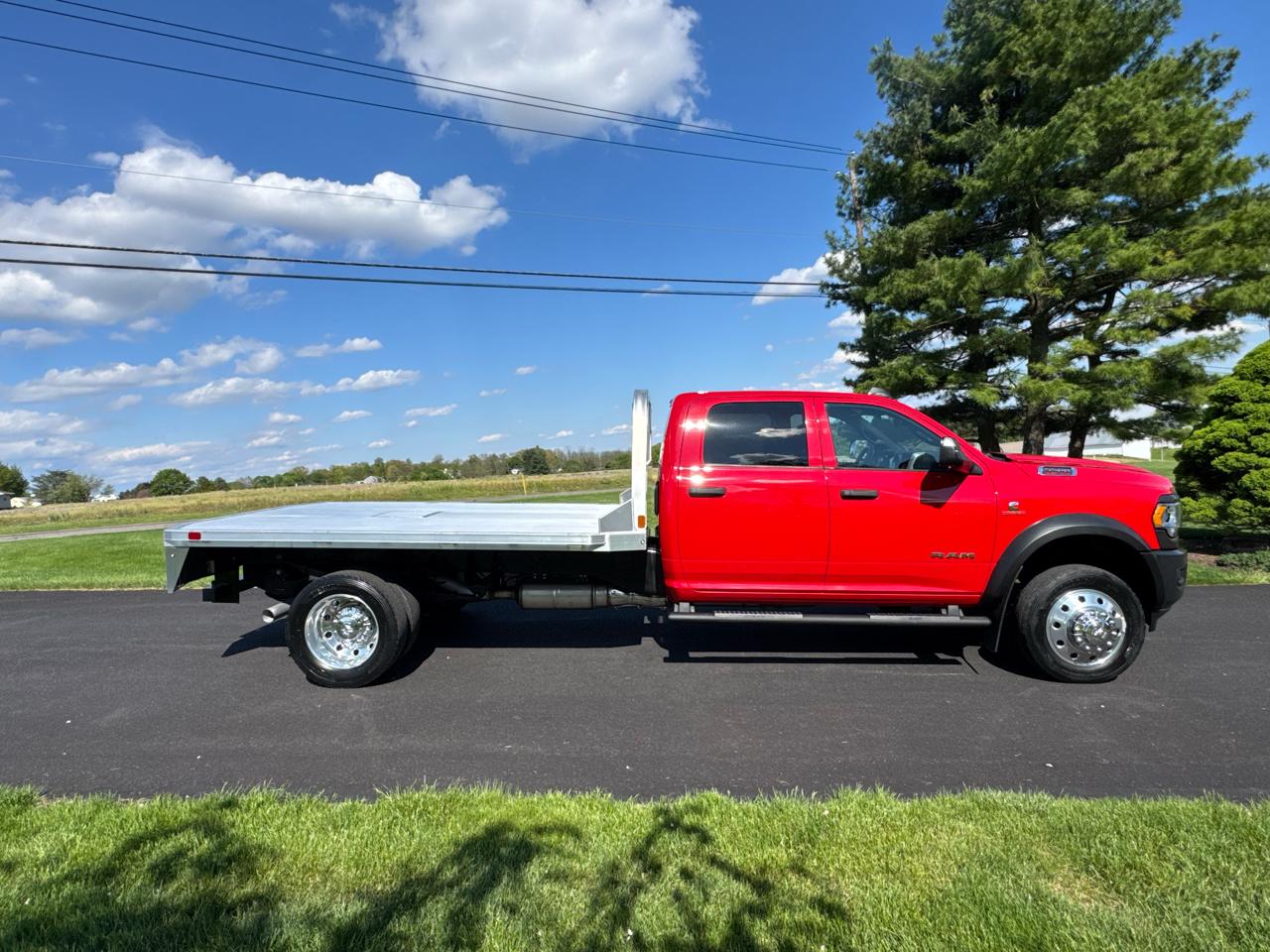 RAM 5500 Chassis Cab Tradesman 4x4 Crew Cab 84" CA 197.4" WB 2022