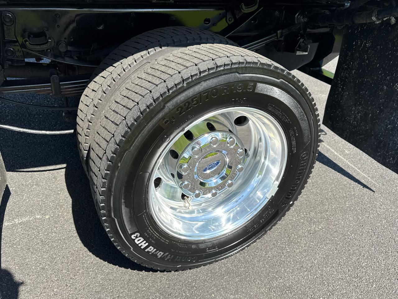 Ford Super Duty F-550 DRW XLT 4WD Reg Cab 145" WB 60" CA 2021