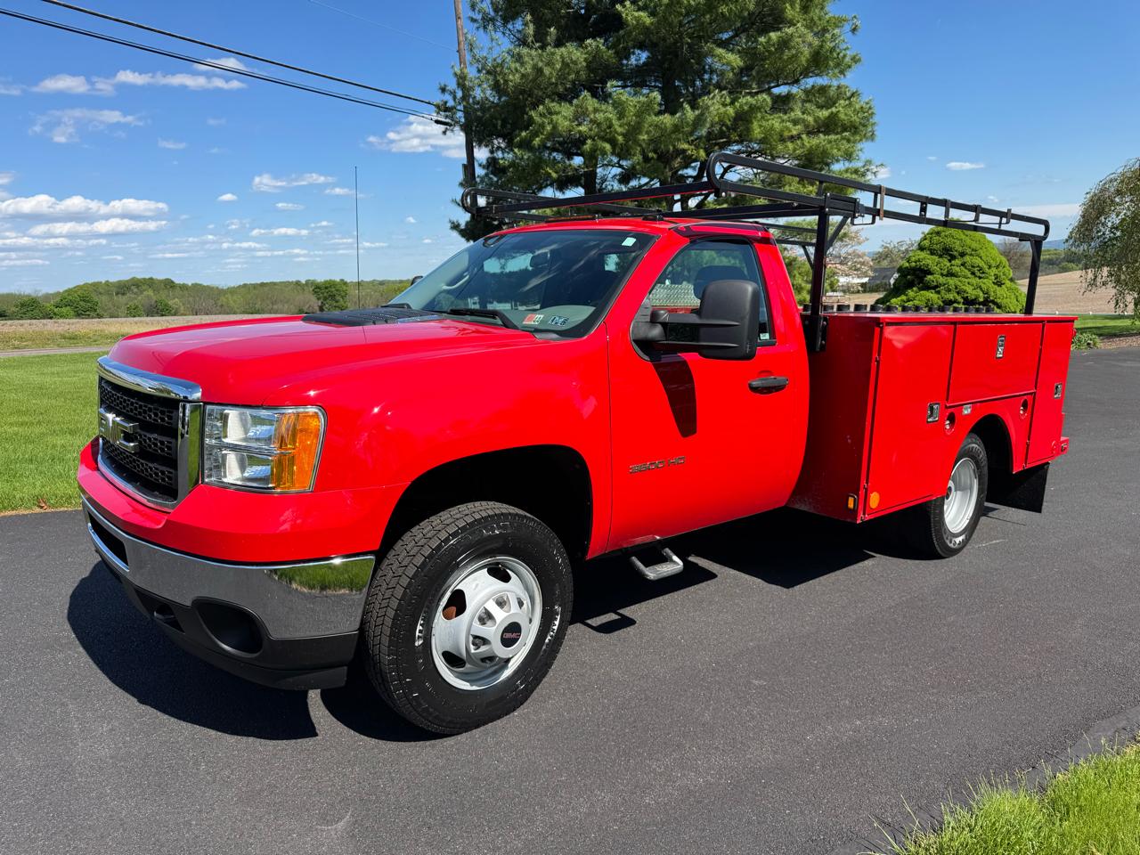GMC Sierra 3500HD 2WD Reg Cab 137.5" WB, 59.8" CA WT 2011