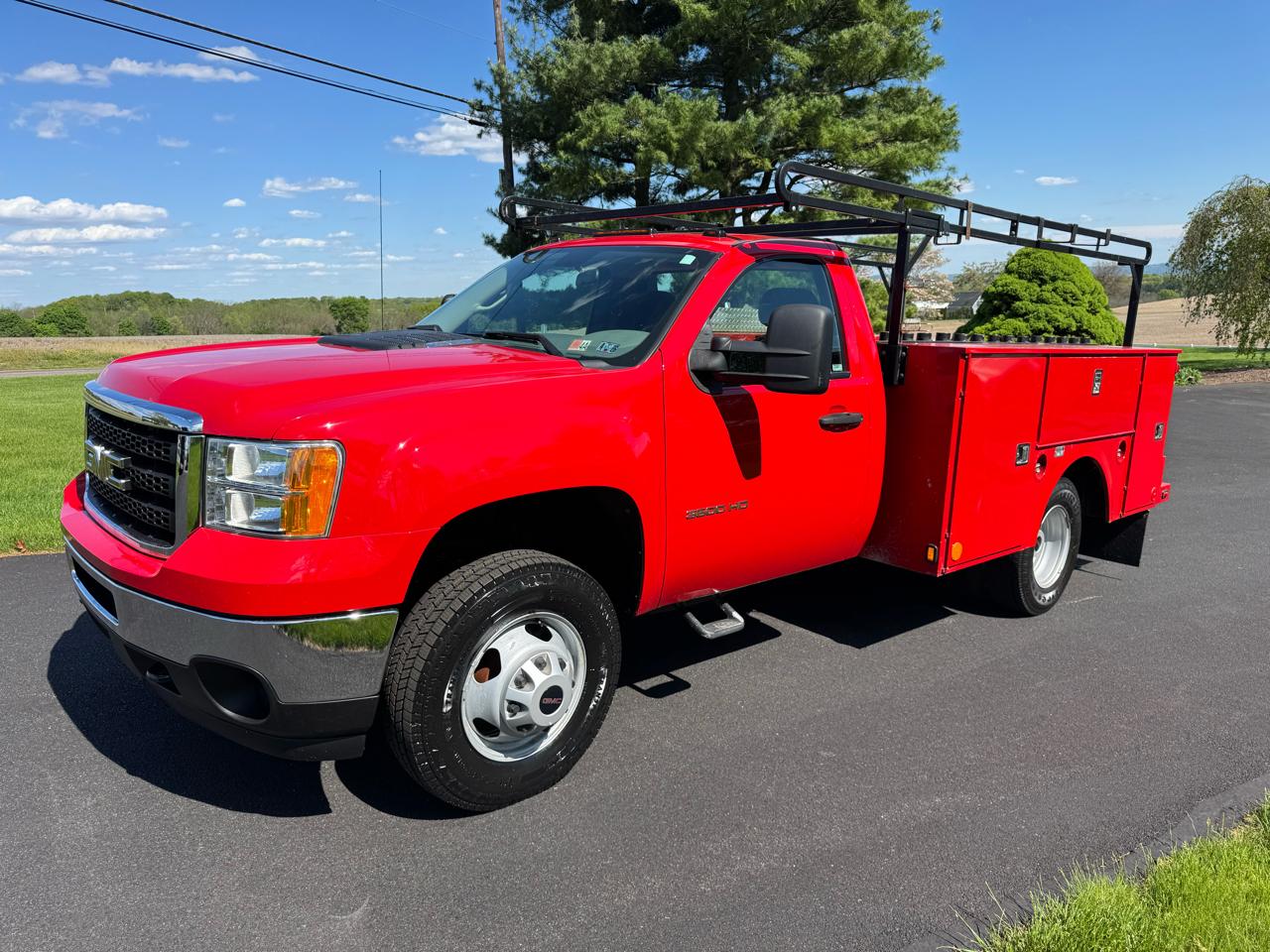 GMC Sierra 3500HD 2WD Reg Cab 137.5" WB, 59.8" CA WT 2011