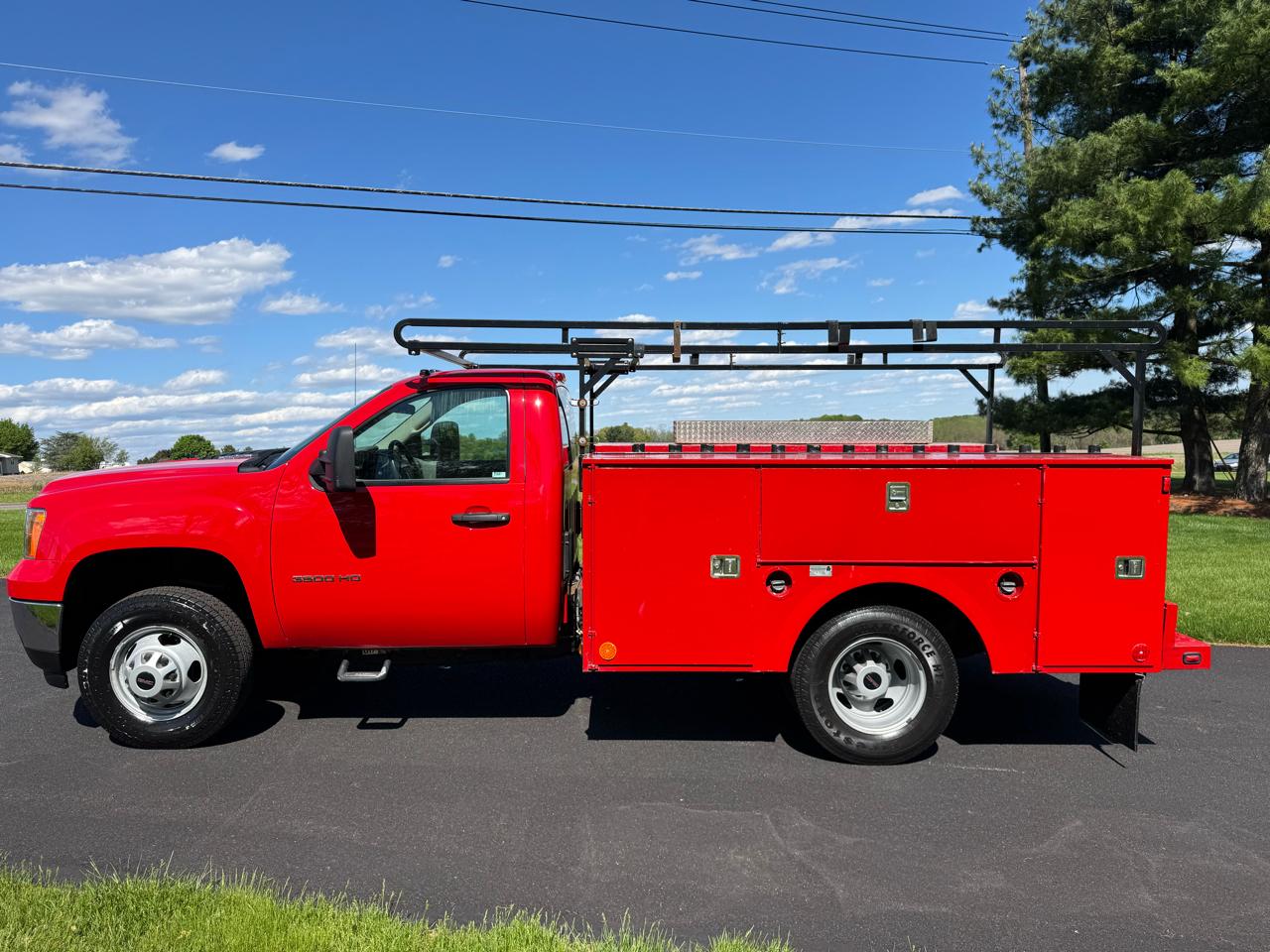 GMC Sierra 3500HD 2WD Reg Cab 137.5" WB, 59.8" CA WT 2011