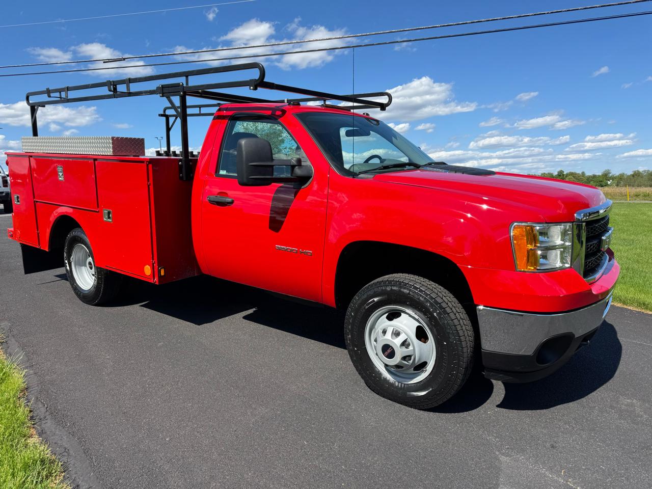 GMC Sierra 3500HD 2WD Reg Cab 137.5" WB, 59.8" CA WT 2011
