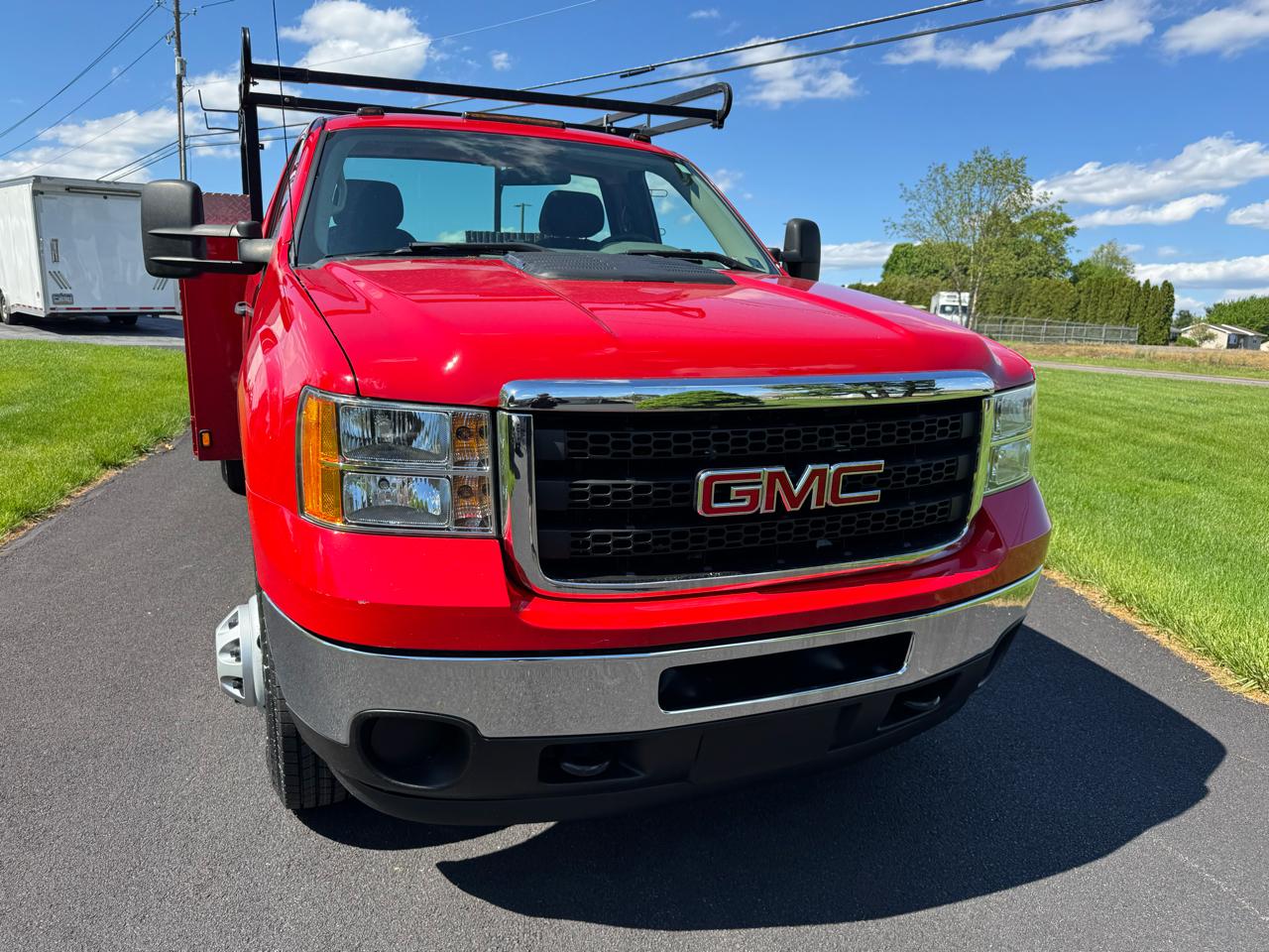 GMC Sierra 3500HD 2WD Reg Cab 137.5" WB, 59.8" CA WT 2011
