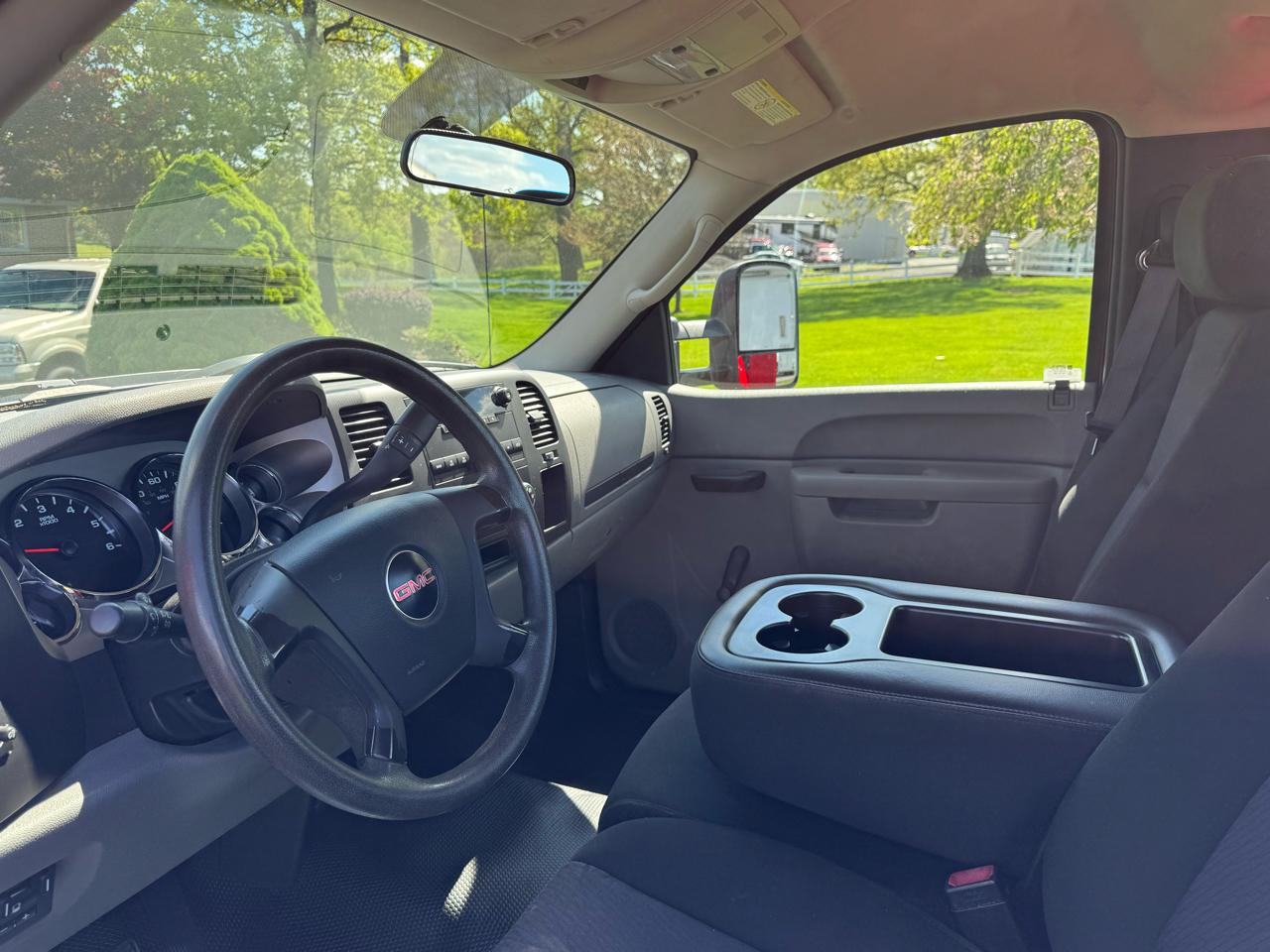 GMC Sierra 3500HD 2WD Reg Cab 137.5" WB, 59.8" CA WT 2011
