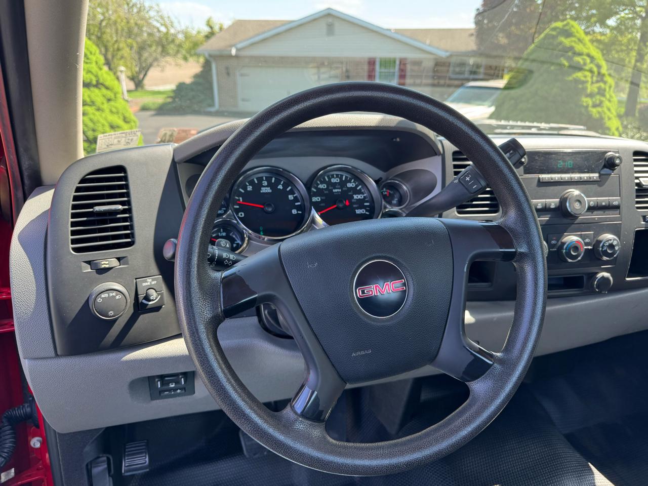 GMC Sierra 3500HD 2WD Reg Cab 137.5" WB, 59.8" CA WT 2011
