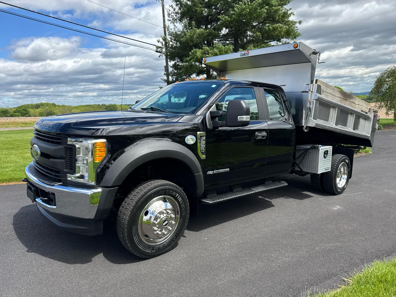 Ford Super Duty F-550 DRW XL 4WD SuperCab 168" WB 60" CA 2017