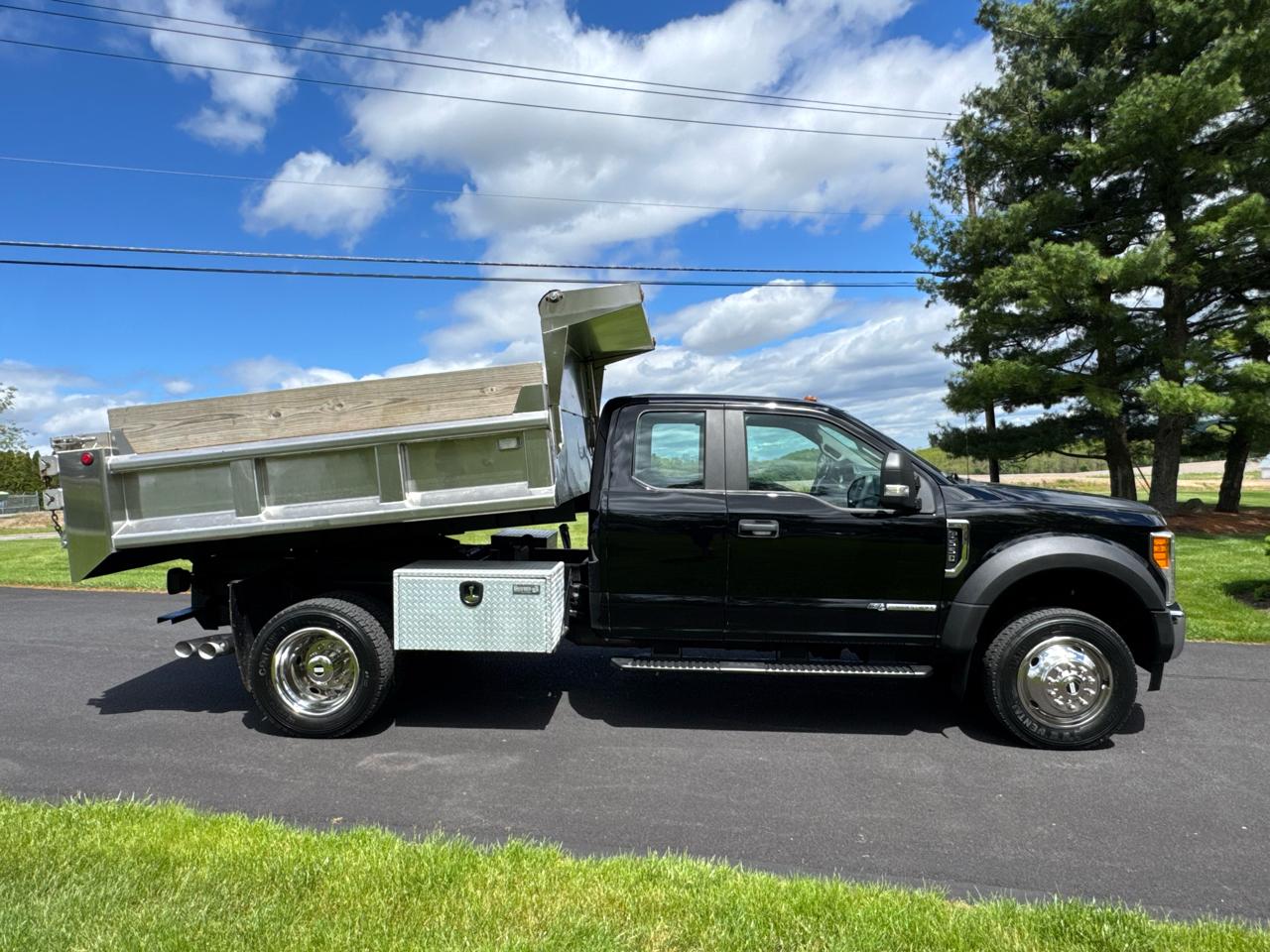 Ford Super Duty F-550 DRW XL 4WD SuperCab 168" WB 60" CA 2017