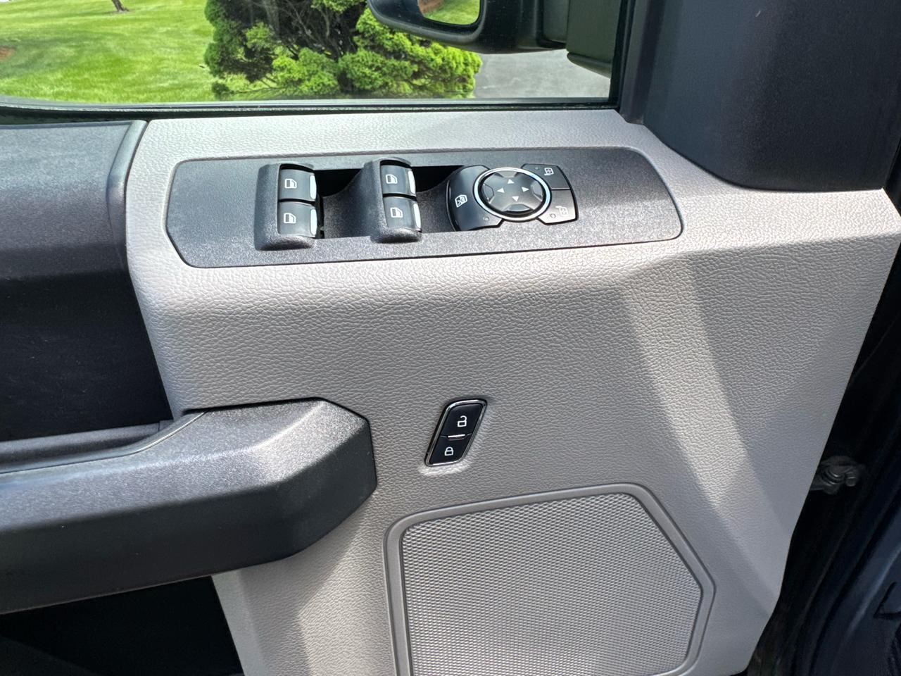Ford Super Duty F-550 DRW XL 4WD SuperCab 168" WB 60" CA 2017