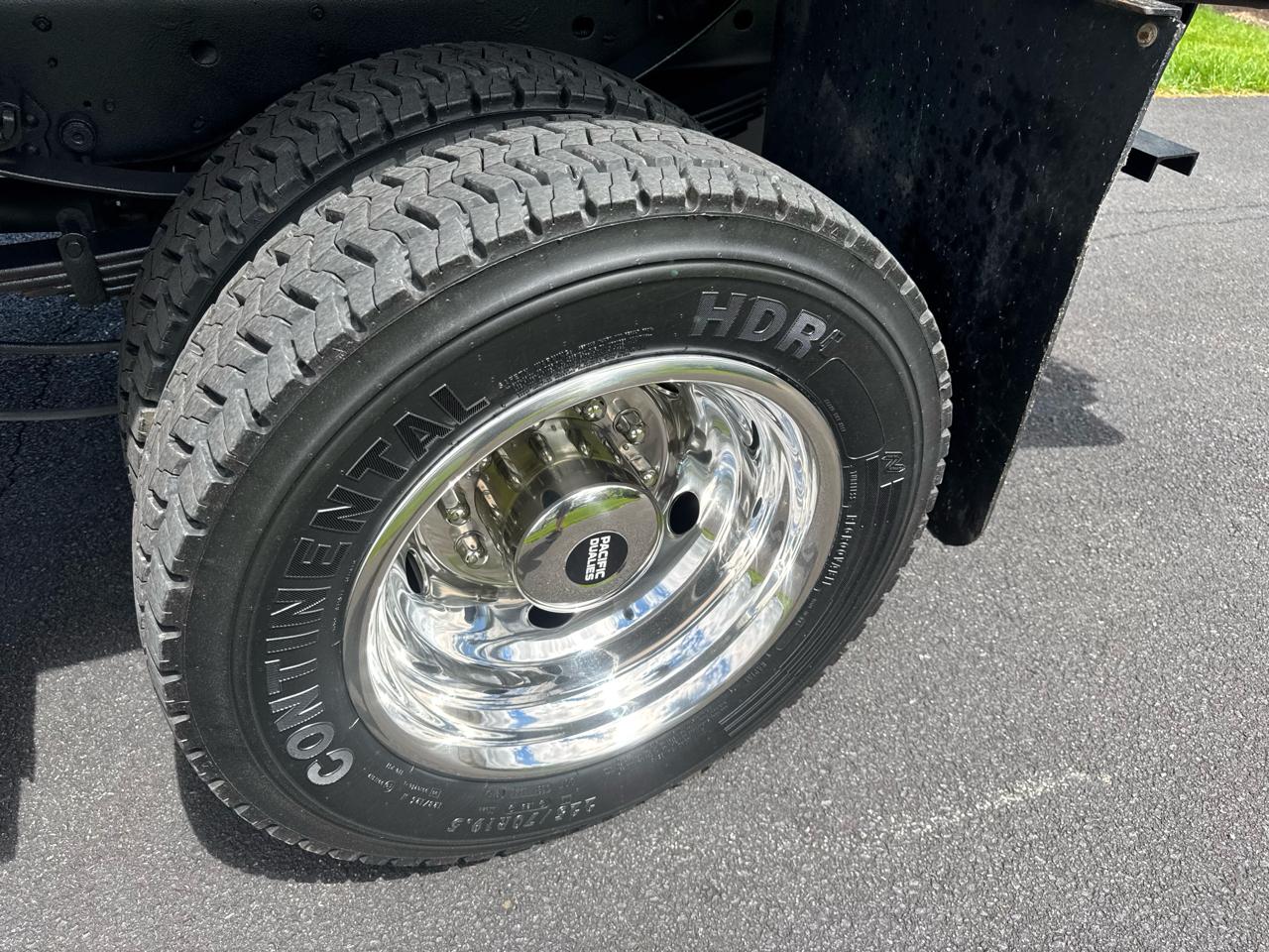 Ford Super Duty F-550 DRW XL 4WD SuperCab 168" WB 60" CA 2017
