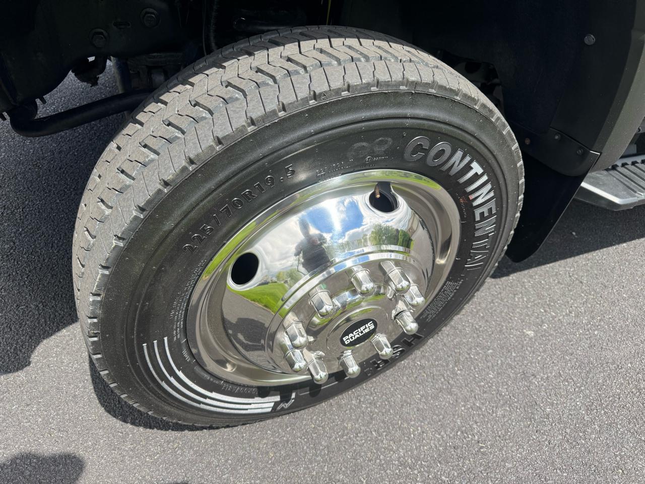 Ford Super Duty F-550 DRW XL 4WD SuperCab 168" WB 60" CA 2017
